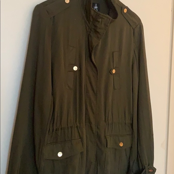 Green army style light jacket - Picture 2 of 6